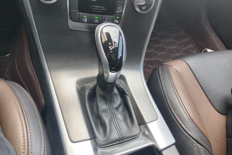 Used Volvo XC60 2015 T5 AWD Zhiyuan Edition Gear Lever