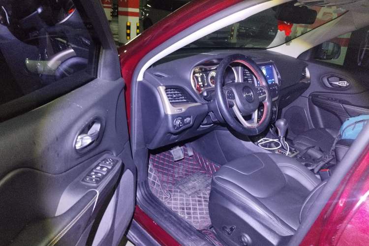 Used Jeep Cherokee 2016 2.4L Leading Edition