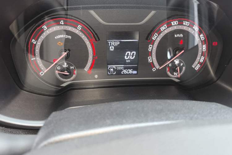 Used SAIC MAXUS T60 2017 2.4L Gasoline Manual Transmission Two-Wheel Drive High Ground Clearance Comfort Edition Standard Cabin Odometer Close Up