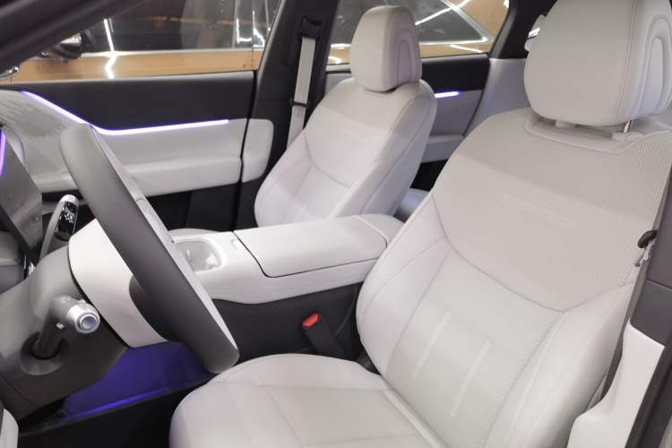 Used XPeng G6 2025 625 Long-Range Max Tech Edition Left Front Seat