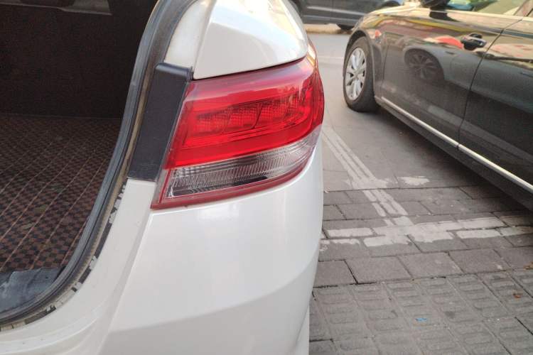 Used Kia K5 2017 2.0L Automatic 15th Anniversary Special Edition LUX
