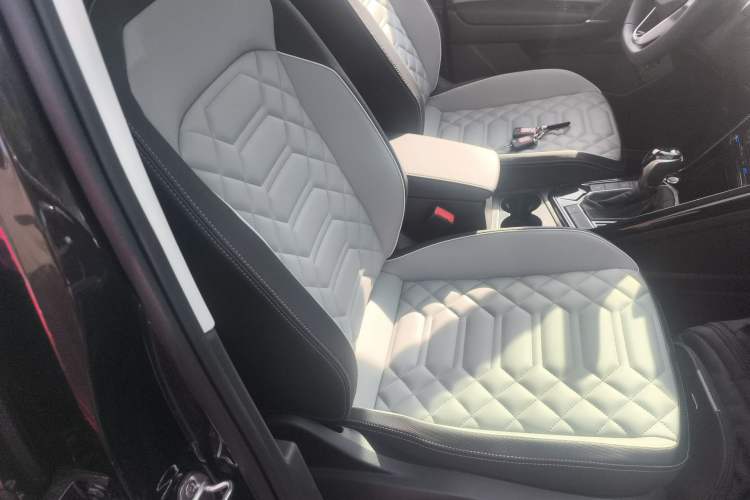 Used Volkswagen Tayron 2024 300TSI Two-Wheel-Drive Luxury Plus Advanced Version Right Front Seat