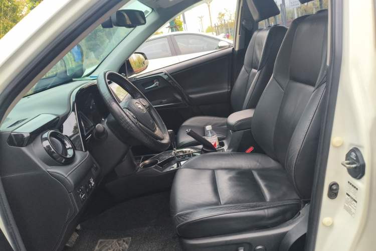 Used Toyota RAV4 2015 2.5L Automatic 4x4 Luxury Edition Left Front Seat