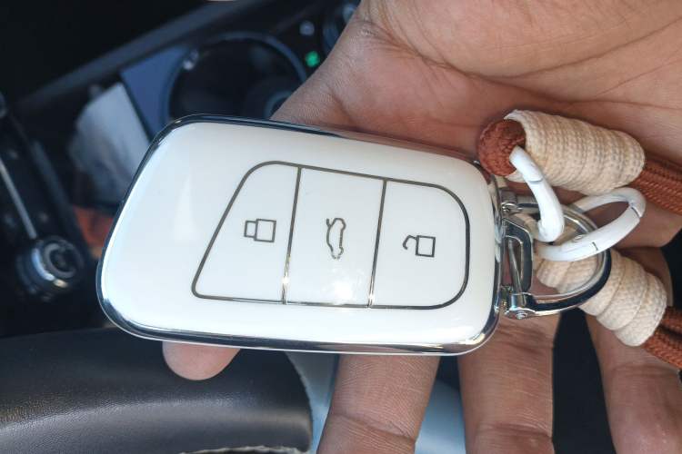 Used Chery Little Ant 2022 Restyled Version Sweet Pink Edition Half-Sugar Version 30.6 kWh 30 kW 301 km Vehicle Key