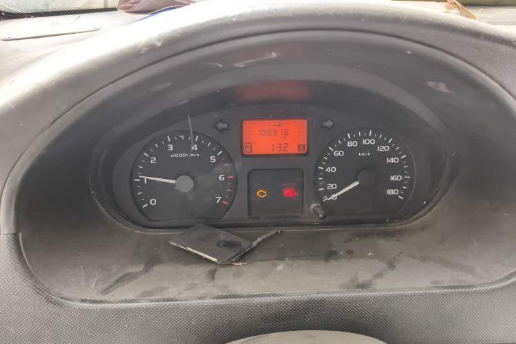 Used Wuling Rongguang 2011 1.2L Base Version
