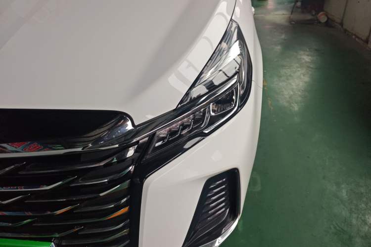 Used Buick GL8 2023 Facelifted Land Cruiser Executive Luxury Version