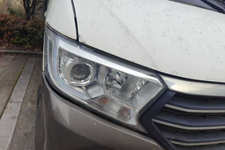Used CHANGAN KUAYUE Xing V5 2021 1.5L Fortune-Attracting Edition Comfort Model JL473QH Right Front Headlight