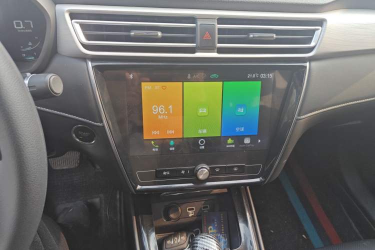 Used Roewe i5 2019 20T Automatic 4G Connect Luxury Flagship Edition Audio And AC Panel