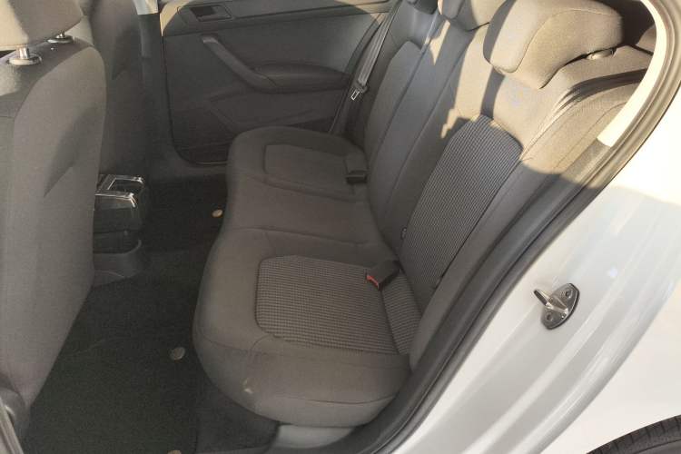 Used Volkswagen Santana 2016 1.6L Manual Fashion Edition Interior 4