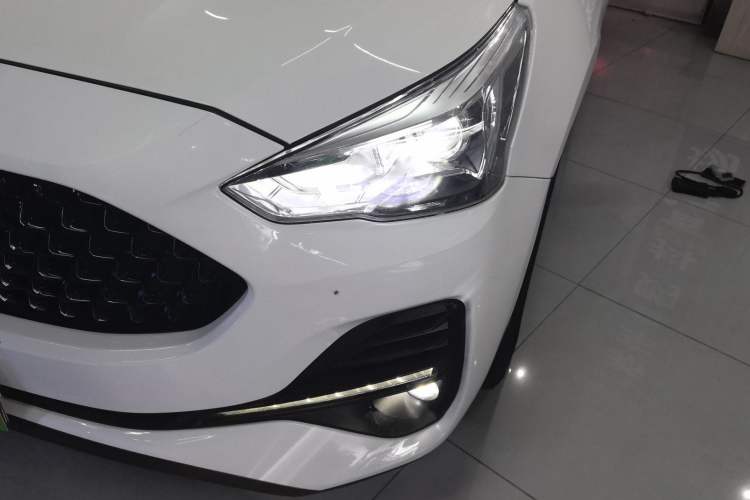 Used Haval M6 2019 1.5T DCT Two-Wheel Drive Elite Version China VI Standard Left Front Headlight