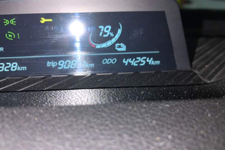 Used NETA V 2021 Long-Range Entertainment Edition Odometer Close Up