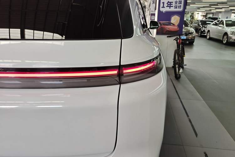 Used Li Auto L8 2023 Pro Model
