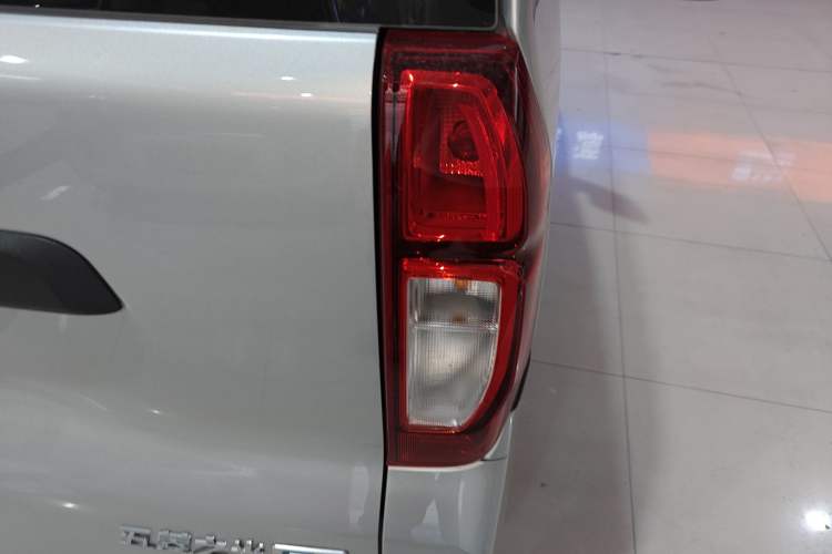 Used Wuling Zhiguang New Energy 2025 Model 305km Ambitious Edition Right Rear Taillight