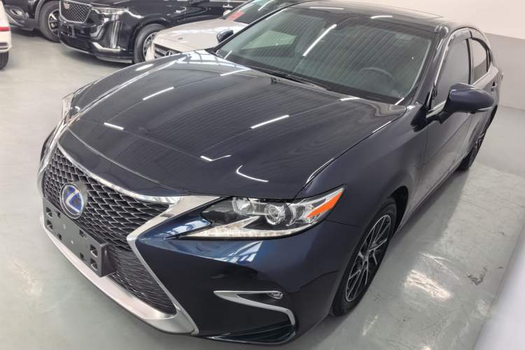 Used Lexus ES 2015 300h Comfort Edition