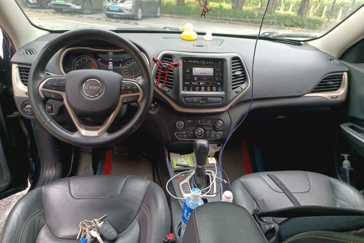 Used Jeep Cherokee 2016 2.0L Superior Edition