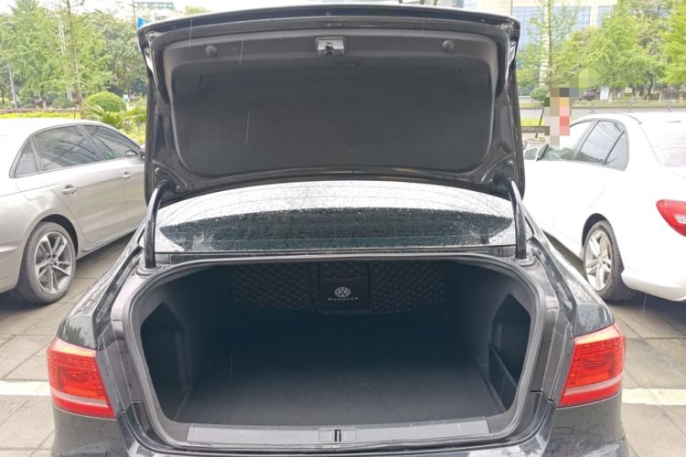 Used Volkswagen Magotan 2013 1.8TSI Luxury Model Trunk