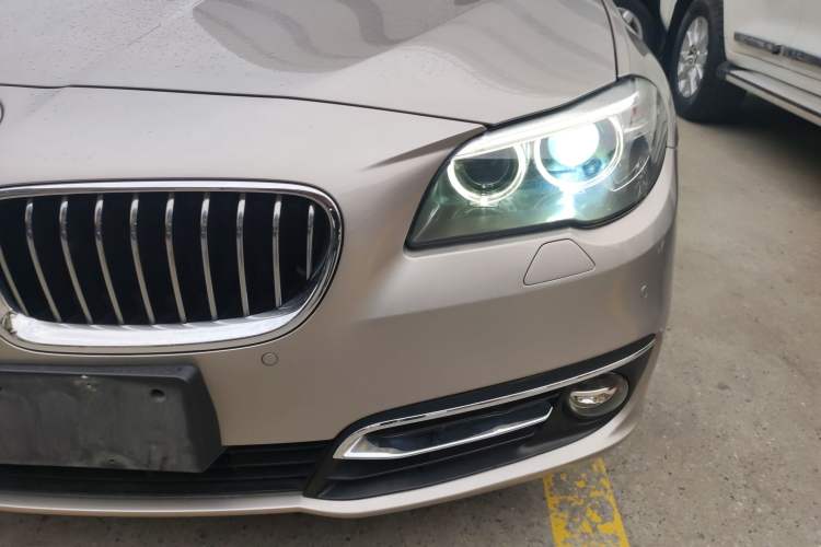 Used BMW 5 Series 2014 525Li Luxury Design Package Left Front Headlight