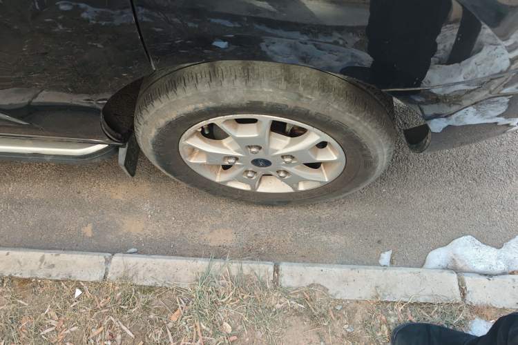 Used Ford Tourneo Custom 2016 2.0T Manual Elite Edition Right Front Wheel Hub