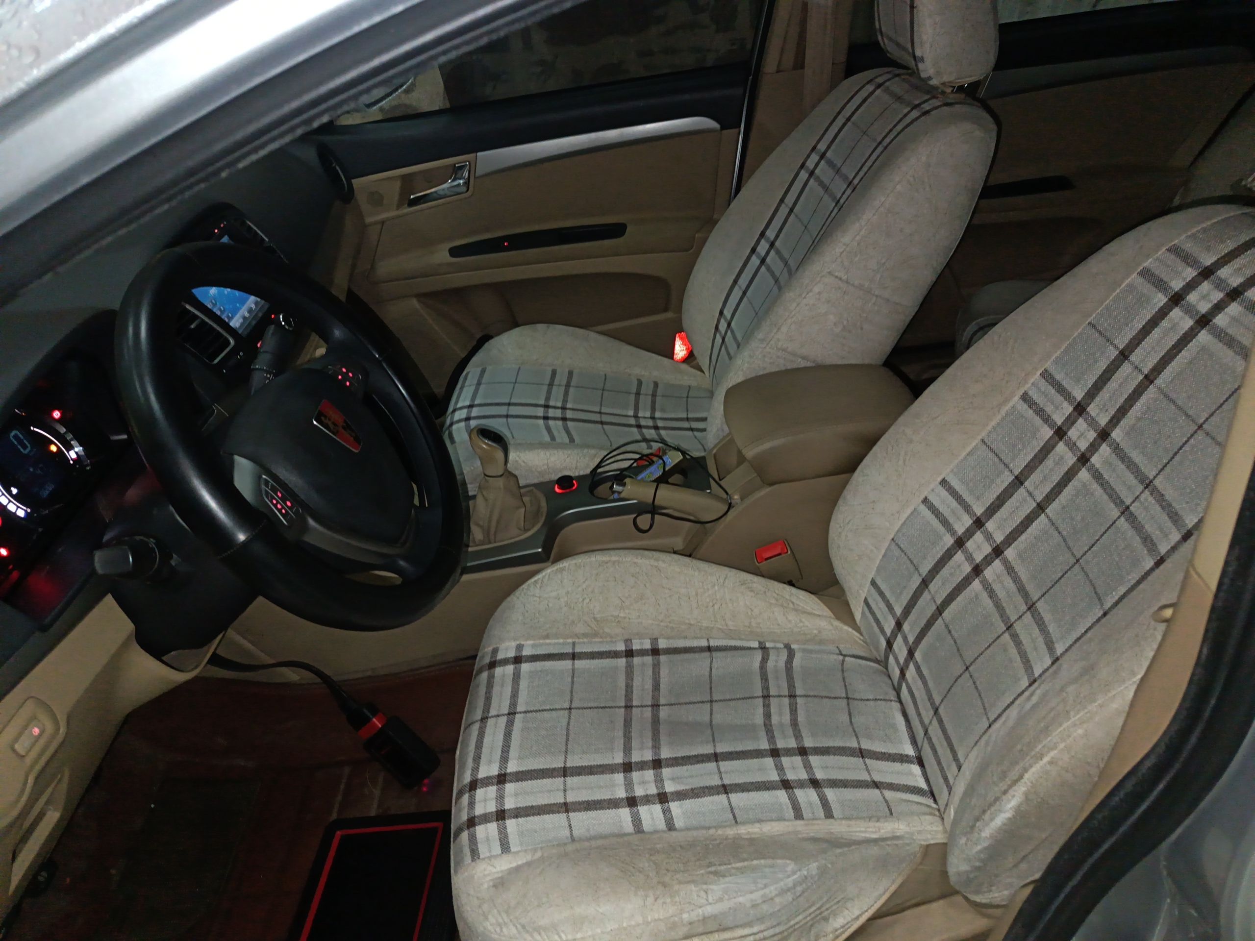 Переднее сиденье в автомобиле