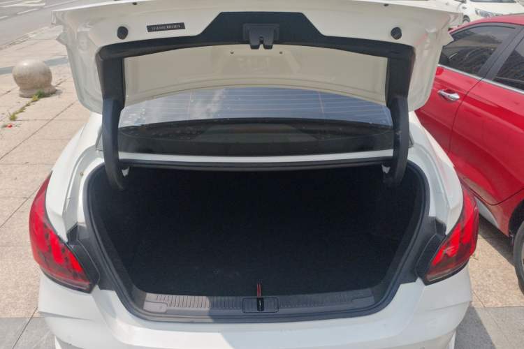 Used MG 5 2021 180 DVVT CVT Youth Luxury Edition Trunk