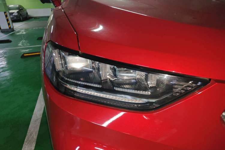 Used Wey VV5 2021 1.5T Two-Wheel Drive Color Pioneer Right Front Headlight