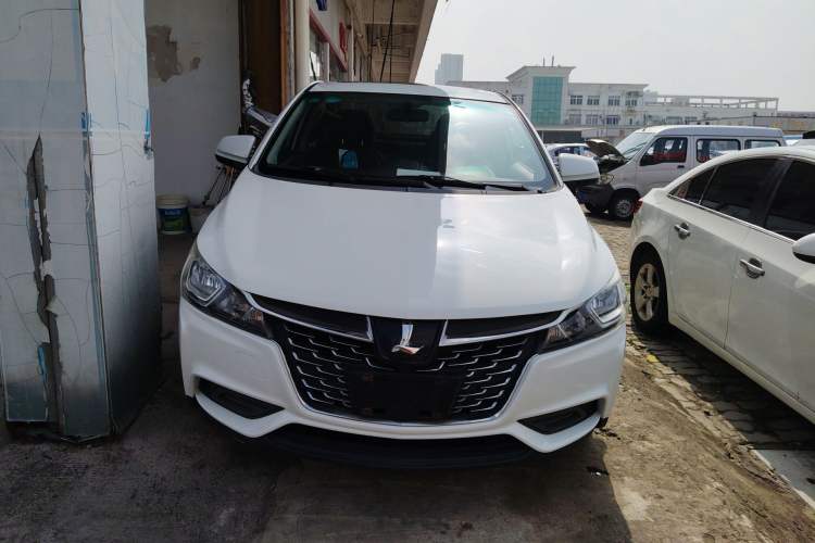 Used Luxgen S3 2016 1.6L CVT Deluxe Model with Sunroof
