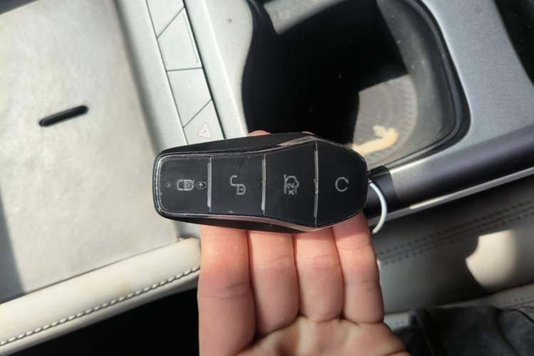 Used BYD Yuan UP 2025 Intelligent Driving Version 401 KM Dynamic Edition Vehicle Key