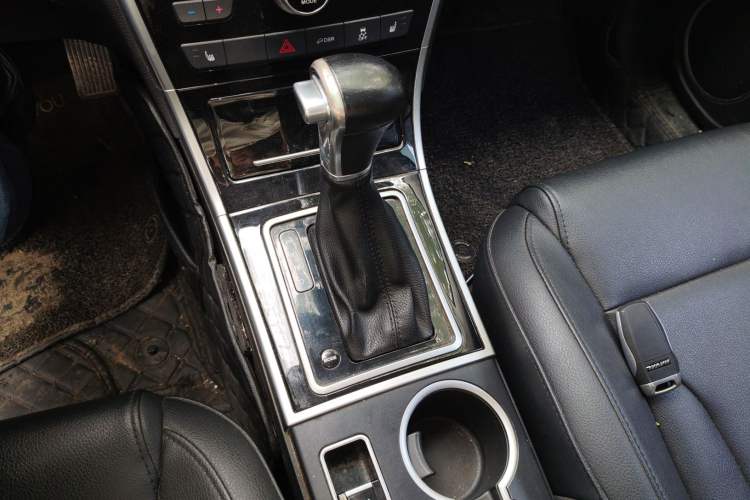 Used Haval H2 2017 Red-Label 1.5T Automatic Two-Wheel Drive Luxury Model Gear Lever