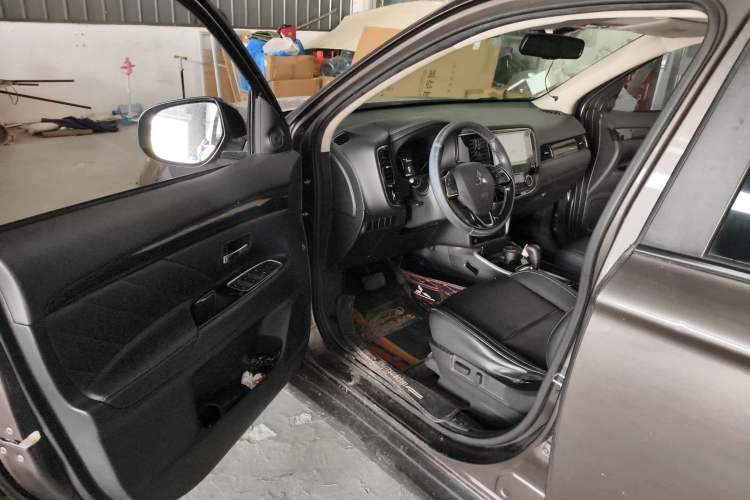 Used Mitsubishi Outlander 2019 2.0L Two-Wheel Drive Comfort Edition 5 Seats China VI Standard
