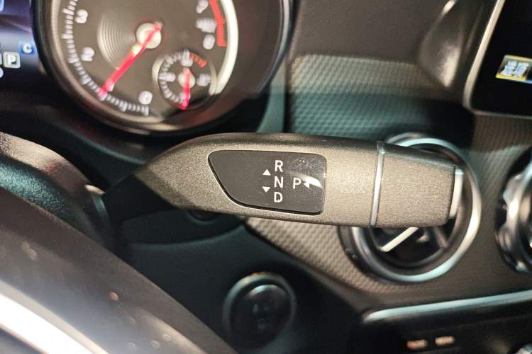 Used Mercedes-Benz GLA 2018 GLA 200 Fashion Model Gear Lever