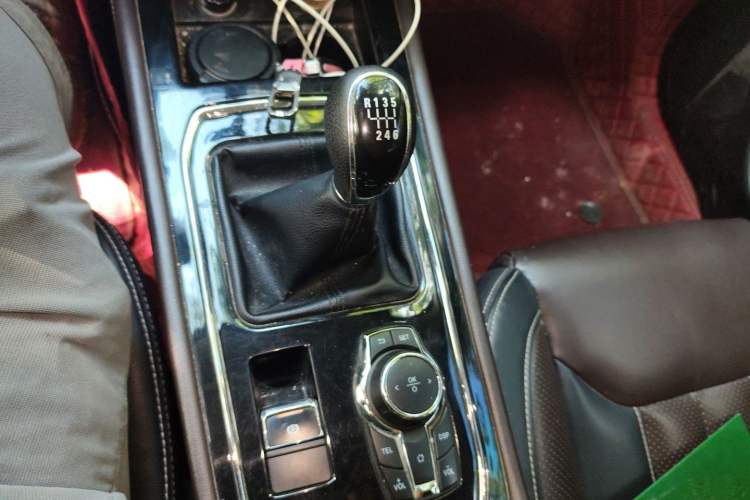 Used Dongfeng Fengon 580 2018 1.5T Manual Luxury Model Gear Lever