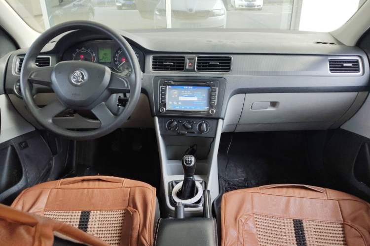 Used Skoda Rapid 2013 1.6L Manual Smart Selection Model
