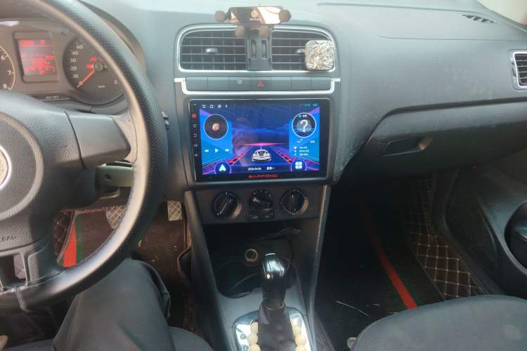 Used Volkswagen Polo 2013 1.4L Automatic Comfort Edition Audio And AC Panel