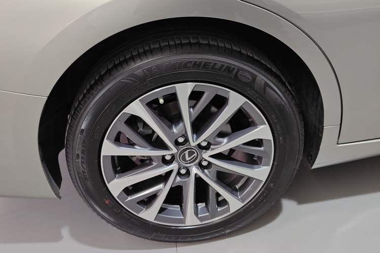 Used Lexus ES 2023 200 Excellence Edition
