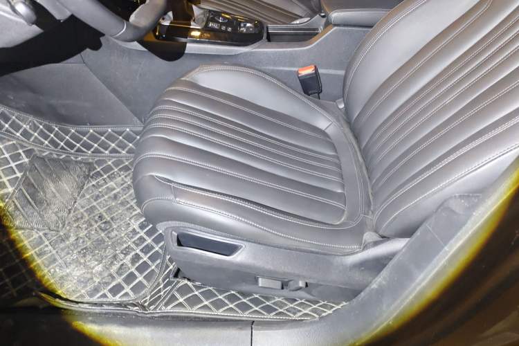 Used Peugeot 408 2022 1.6T Light-Chasing Edition Left Front Seat