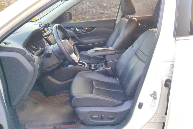 Used Nissan X-Trail 2020 2.0L XL ITS 3-Row CVT 2WD SmartConnect 7-Seater Comfort Edition Left Front Seat