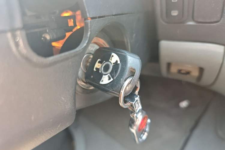 Used FORTHING Lingzhi 2013 M3 1.6L 7-Seater Luxury Model
