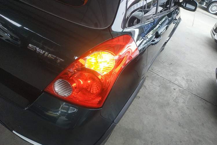 Used Suzuki Swift 2016 1.5L Automatic Fashionable Coolplay Edition