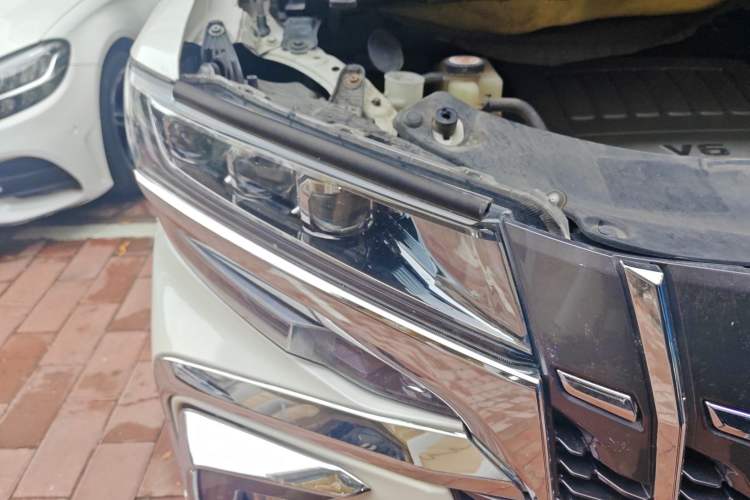 Used Toyota Alphard 2018 3.5L Prestige Edition Right Front Headlight