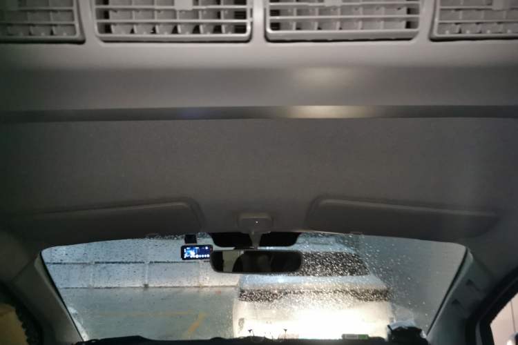 Used Jinbei Gold Hiace M Classic 2022 Panda Edition 1.5L Travel Lion Passenger Van 6 Seats
