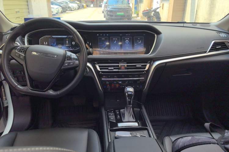 Used Venucia T90 2020 2.0L CVT Smart Connect & Smooth Drive Edition Center Console