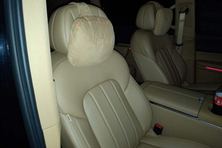 Used VOYAH Dream 2025 PHEV Four-Wheel Drive Prestige Kunpeng Edition Right Front Seat