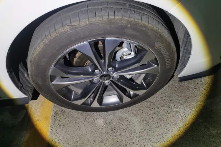 Used Toyota Granvia 2024 2.5L Hybrid Prestige ULTRA Edition Right Front Wheel Hub