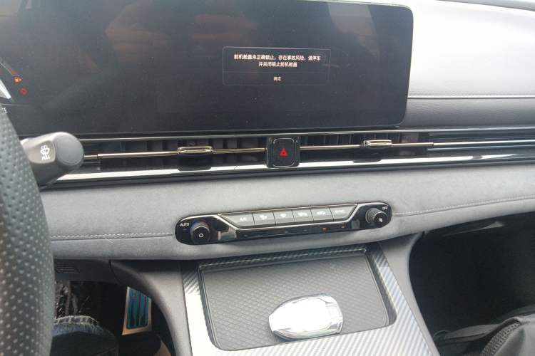 Used GAC Trumpchi EMPOW 2023 400T Automatic R MAX Audio And AC Panel