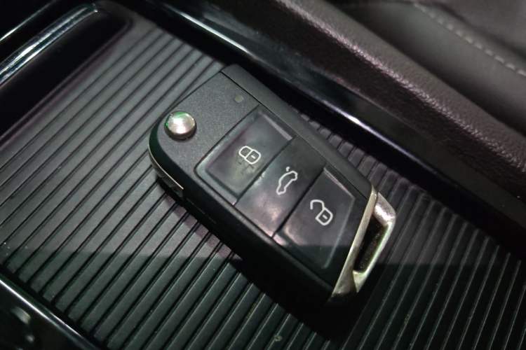 Used Volkswagen Teramont 2019 330TSI Two-Wheel-Drive Luxury Edition China VI Standard
