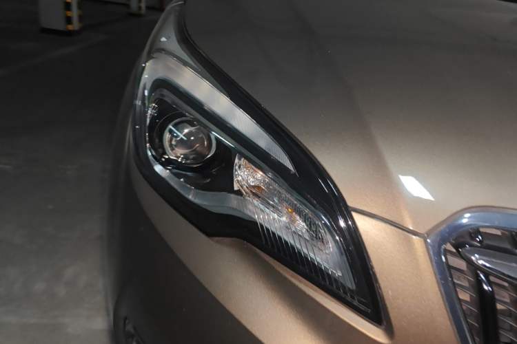 Used Buick Envision 2019 20T Two-Wheel Drive Leading Version China V Standard Right Front Headlight