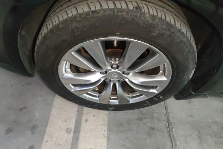 Used Infiniti Q70 2013 Q70L 2.5L Elegance Edition
