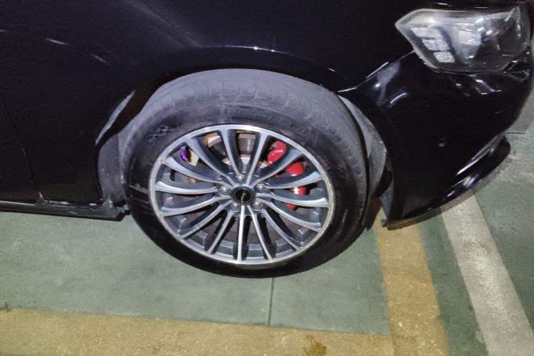 Used Zotye Z700 2016 1.8T DCT Elegant Version Right Front Wheel Hub