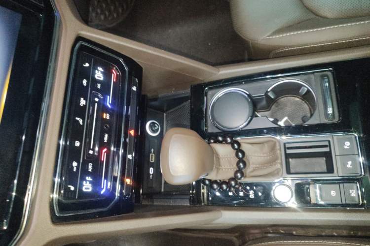 Used Volkswagen Viloran 2020 330TSI Luxury Edition Gear Lever