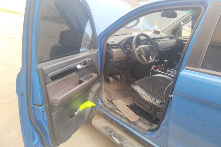 Used JAC Group T8 2022 2.0T PRO Diesel Two-Wheel Drive SharpDrive Version with Dual HFC4DB2-2E
